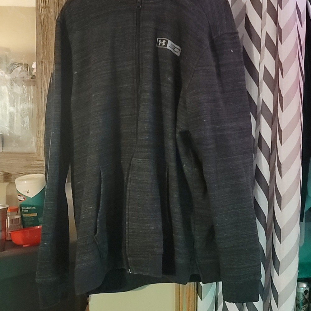 Men's Under Armour extra large long sleeve hoodie